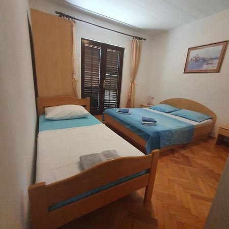 Apartments Karlo Omiš Rom bilde