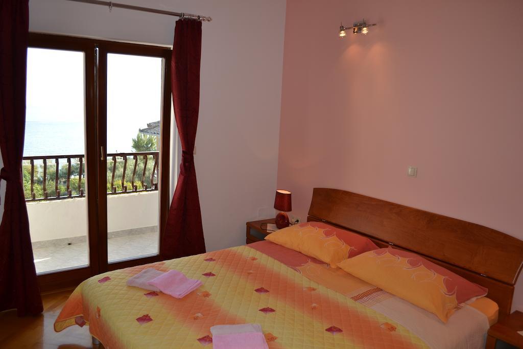 Apartments Karlo Omiš Rom bilde