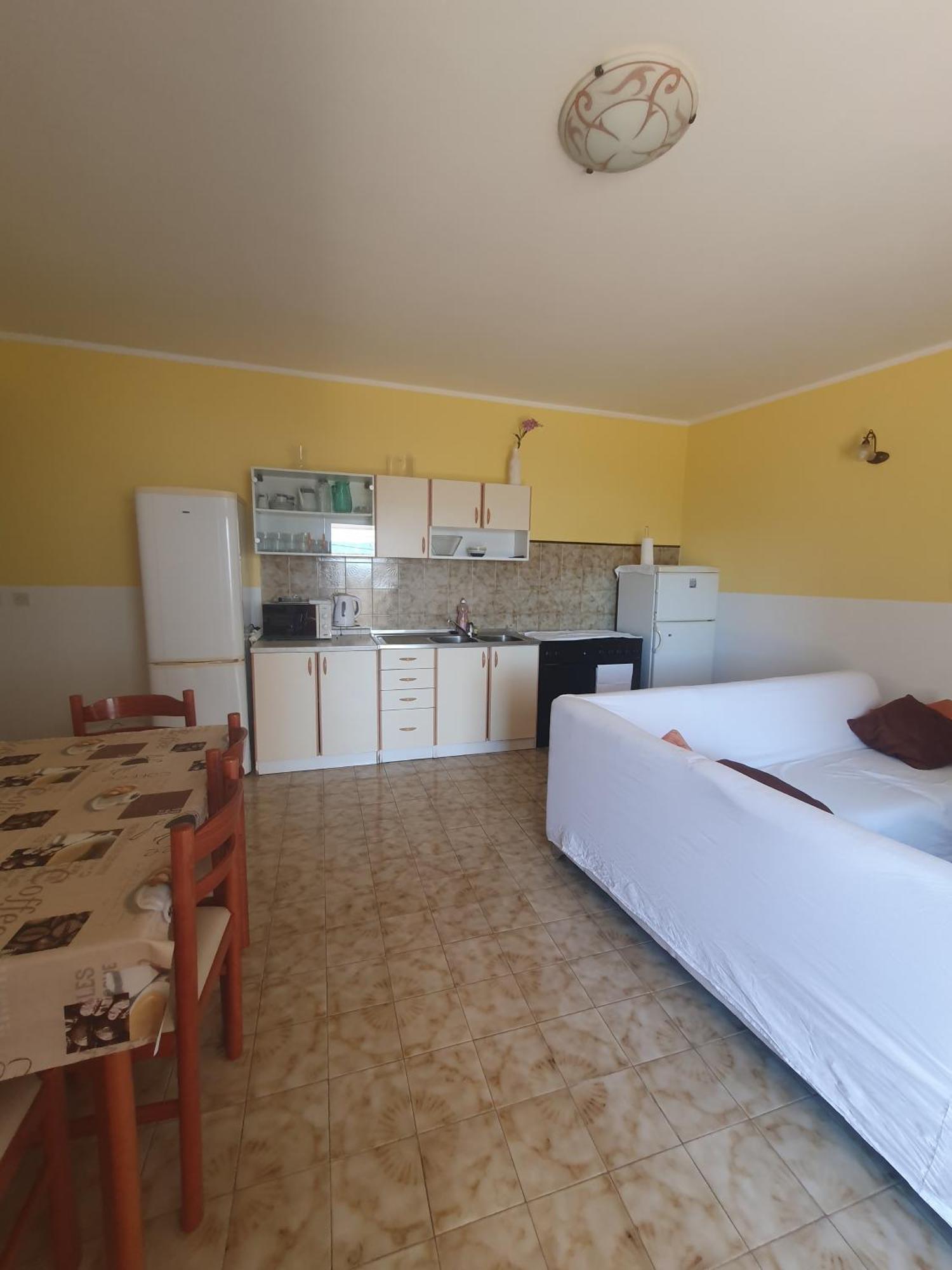 Apartments Karlo Omiš Rom bilde