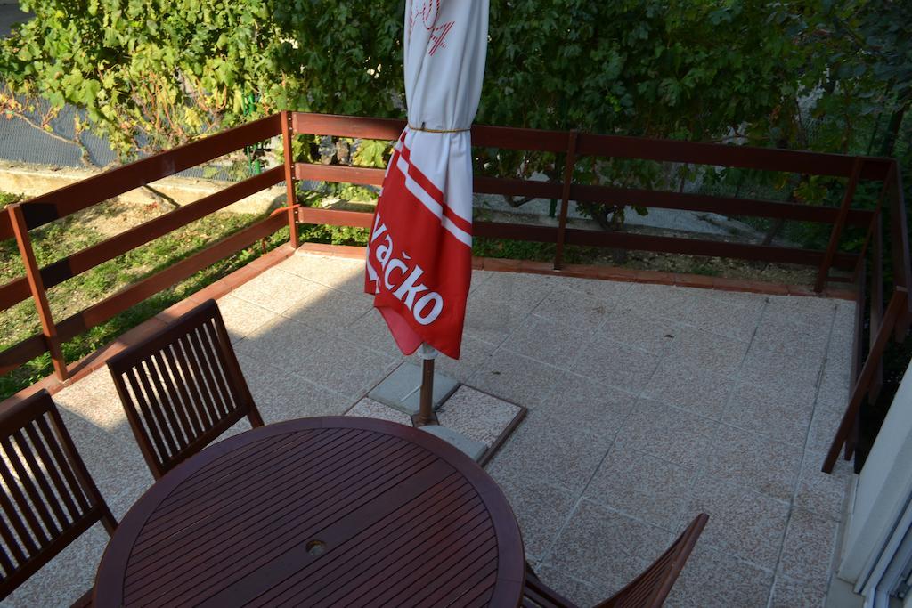 Apartments Karlo Omiš Rom bilde
