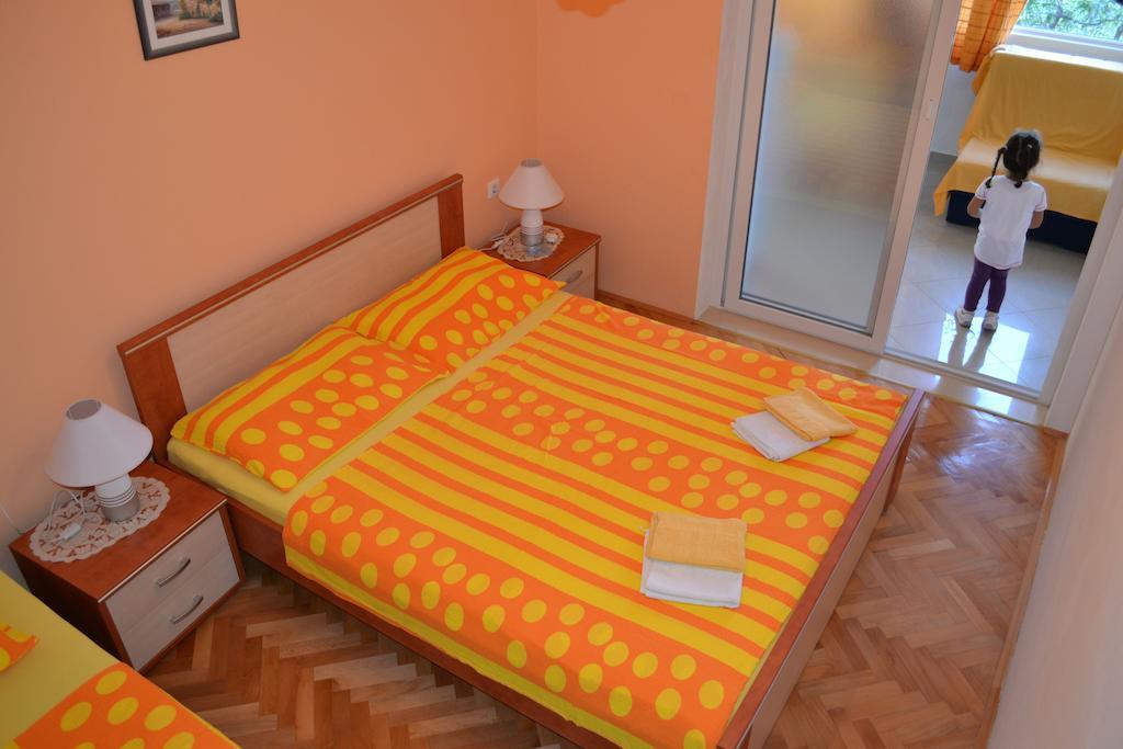 Apartments Karlo Omiš Rom bilde