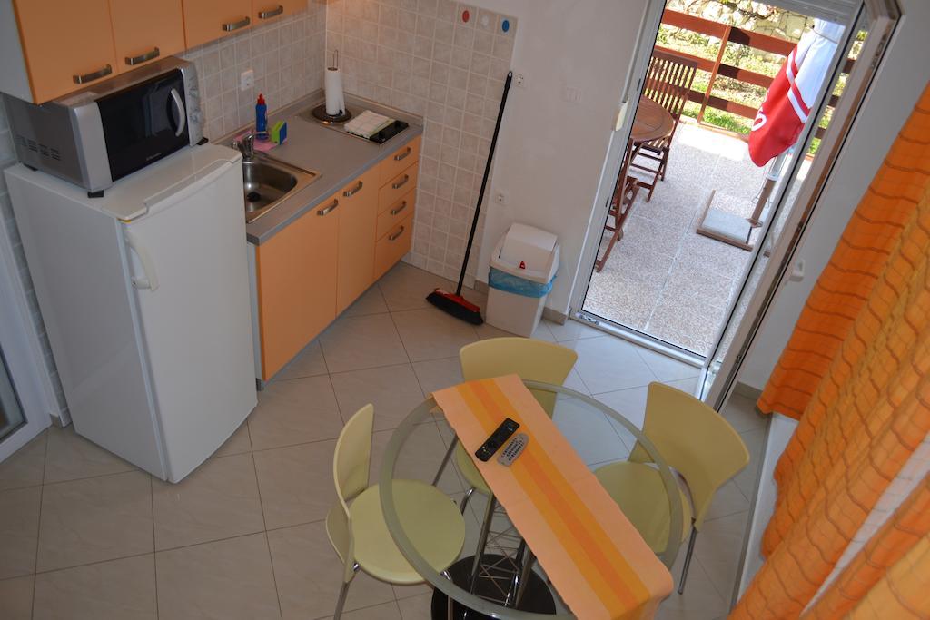 Apartments Karlo Omiš Rom bilde