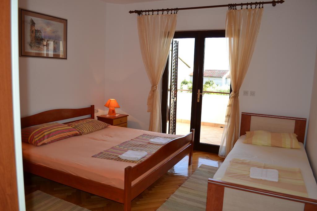 Apartments Karlo Omiš Rom bilde