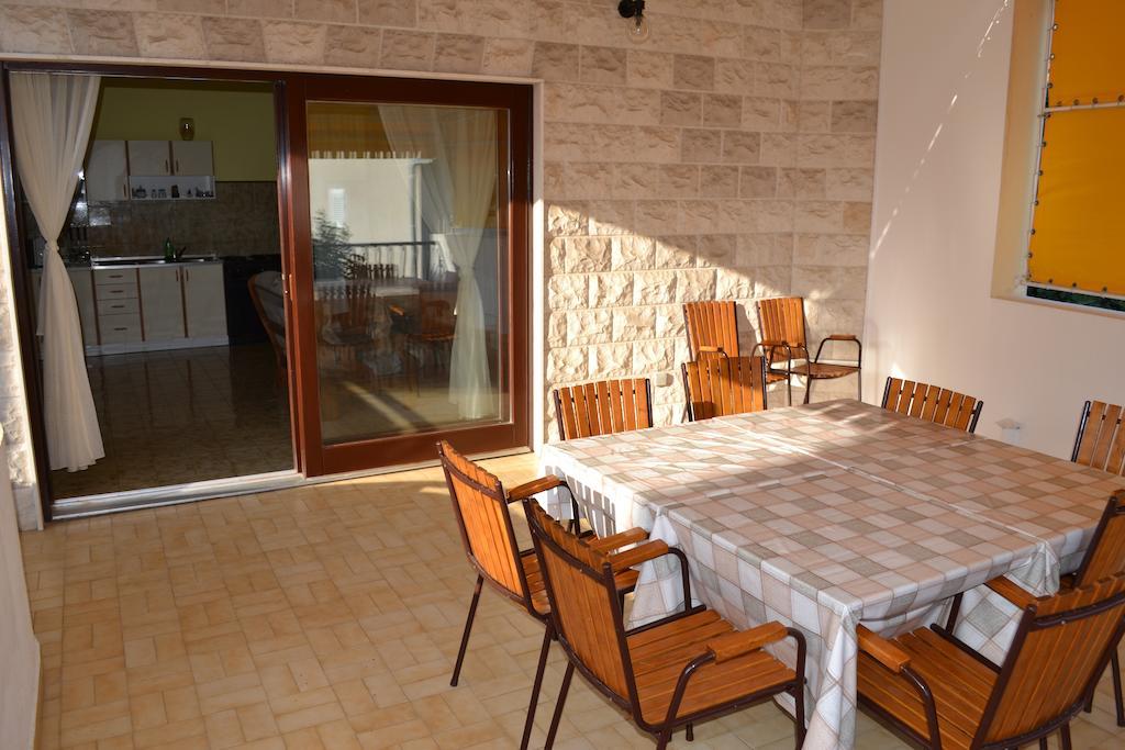 Apartments Karlo Omiš Rom bilde