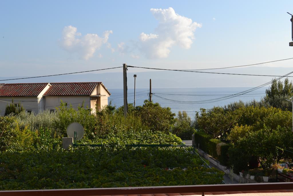 Apartments Karlo Omiš Eksteriør bilde