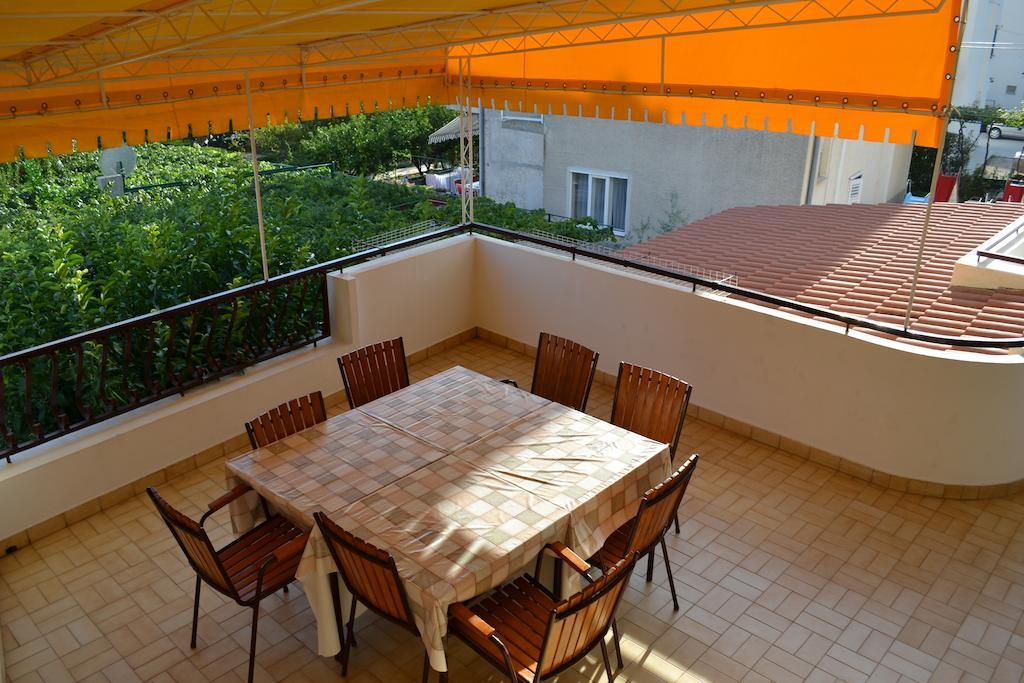Apartments Karlo Omiš Rom bilde