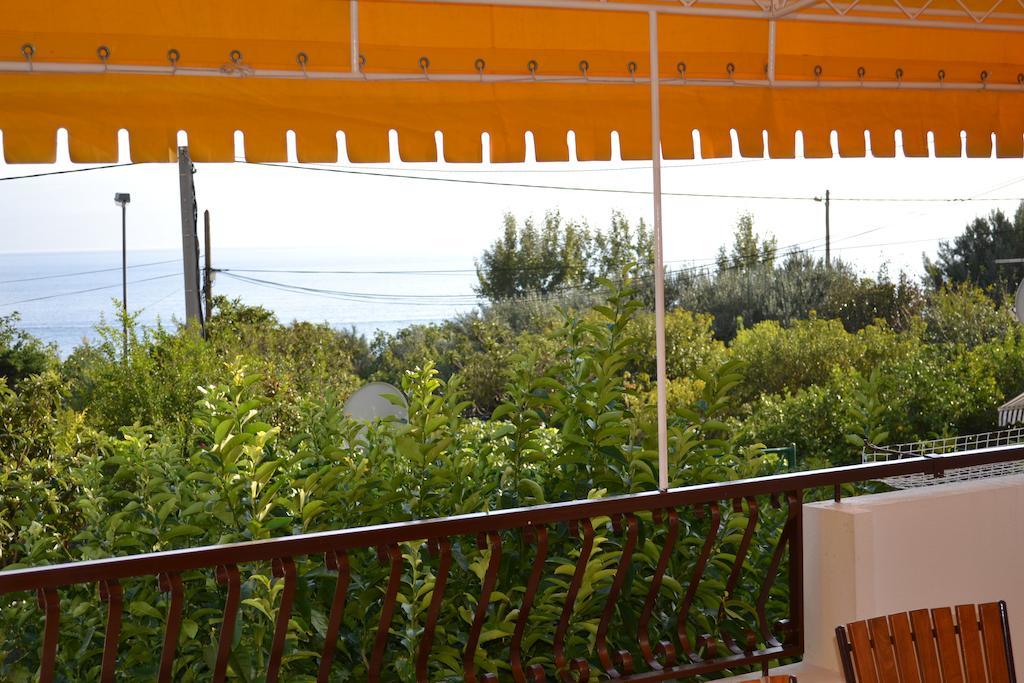 Apartments Karlo Omiš Rom bilde