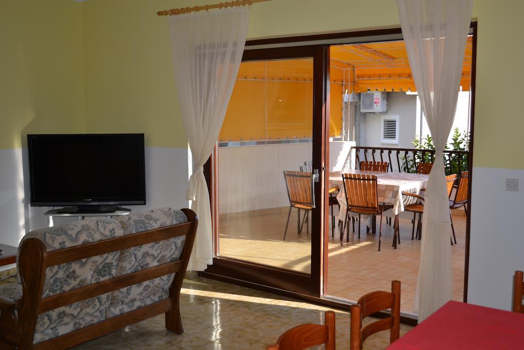Apartments Karlo Omiš Eksteriør bilde