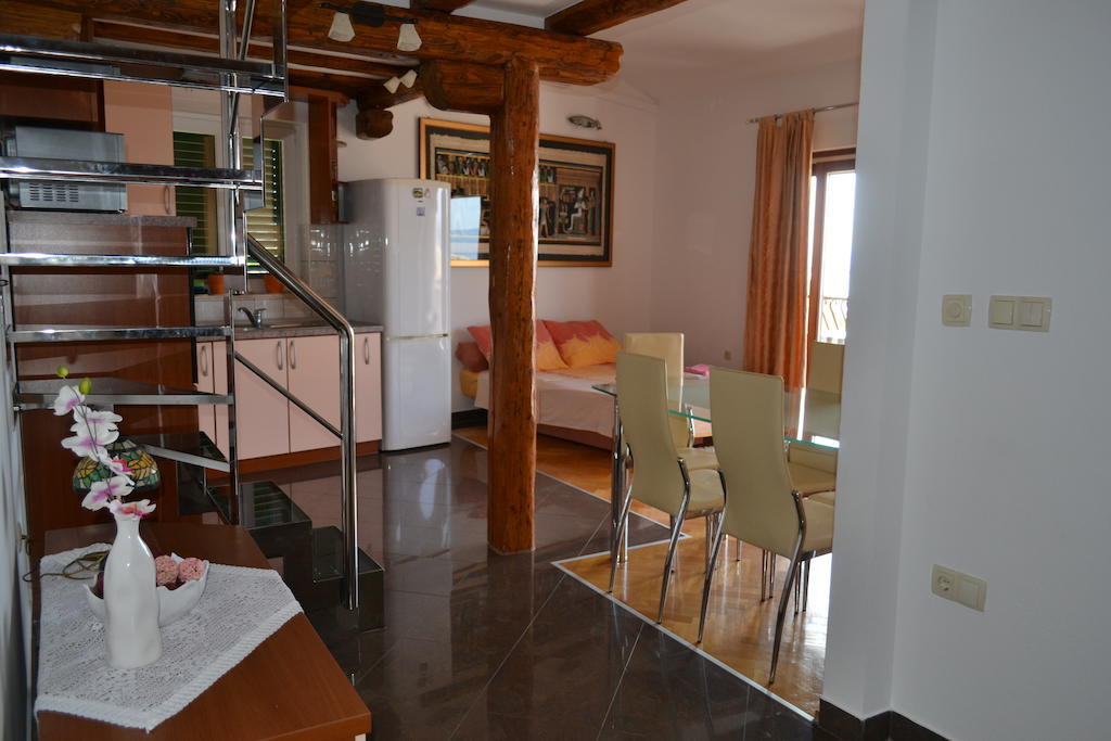 Apartments Karlo Omiš Eksteriør bilde